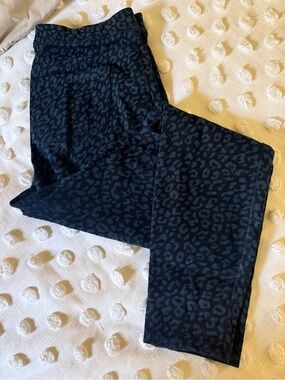 SPANX size L Black and Gray Leopard-Print Leggings excellent condition